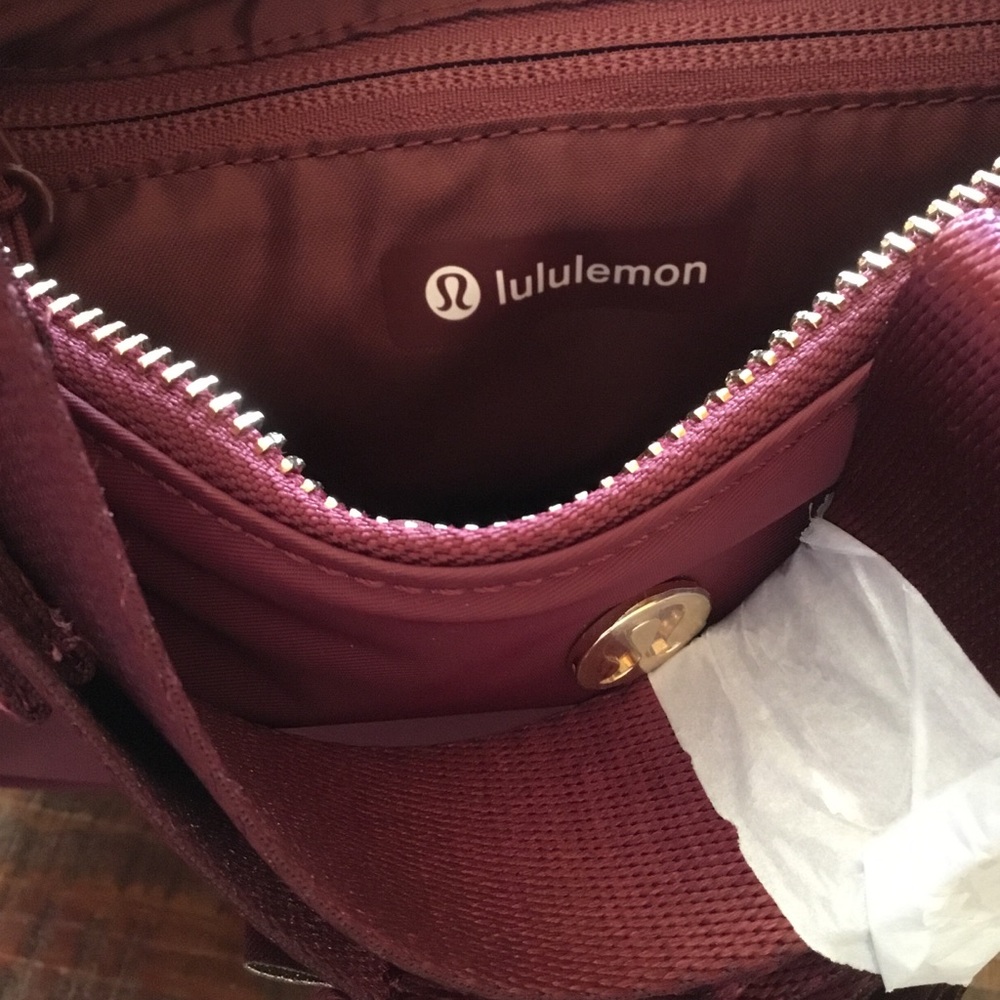 NEW Lululemon Adjustable Mini Shoulder Bag Wine Berry/Gold 3L - Picture 12 of 15